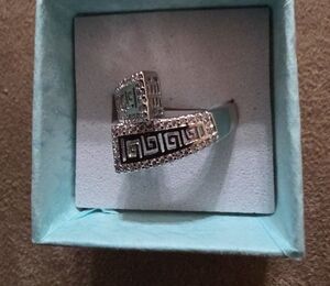 Elegant Silver and Black Women's Ring